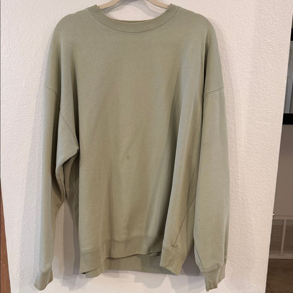 Brandy Melville Crewneck